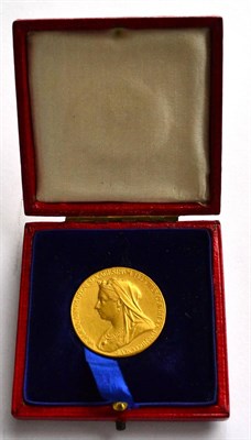 Lot 388 - Victoria, Diamond Jubilee Commemorative Gold Medal, official RM issue by de Saulles, 26mm,...