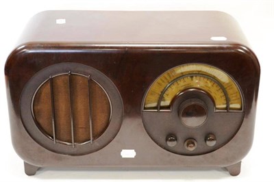 Lot 2143 - E K Cole (Ekco) Type AC85 Wireless in brown Bakelite case with circular tuning dial and speaker