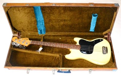 Lot 207 - A 1977 Fender Musicmaster Short Scale Bass Guitar, serial number S7 21895, maple neck, rosewood...