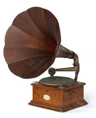 Lot 97 - Newton Peerless Gramophone with wooden horn, with type N sound box, maker's plaque to front and...