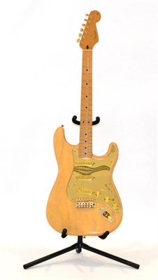 Lot 2077 - Fender Stratocaster DeLuxe Series Gold Top Guitar no.MN8112171 Made in Mexico, in varnished...