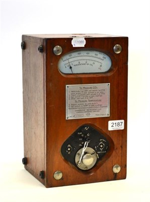 Lot 2187 - Cambridge Instruments Co. Ltd. Carbon Dioxide/Temperature Meter percentage CO2 0-25% and 0-1000...