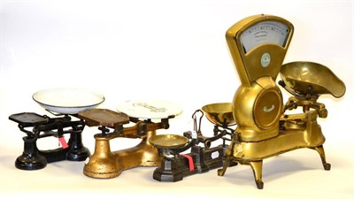 Lot 2275 - Various Scales Automatic Scale Company shop pan scale, gold finish, to 1ib in 1/4oz increments; Ord