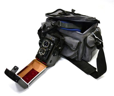 Lot 2364 - Yashica Mat 124G Camera no.1020367, with Yashinon f3.5, 80mm lens, in original leather case