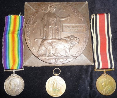 Lot 16 - A First World War Pair, to 36894 PTE.C.D.MILNER. 21-LOND.R., comprising a British War Medal and...