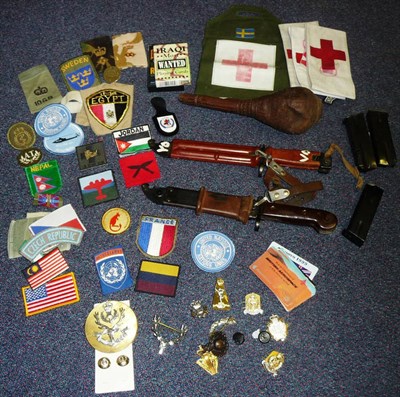 Lot 62 - Militaria, including a No 1 Dress blues tunic to the Royal Army Medical Corps, a Belgian camouflage