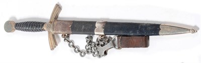 Lot 108 - A German Third Reich Luftwaffe Officer's Dagger, First Pattern, with unsigned 30.5cm double...