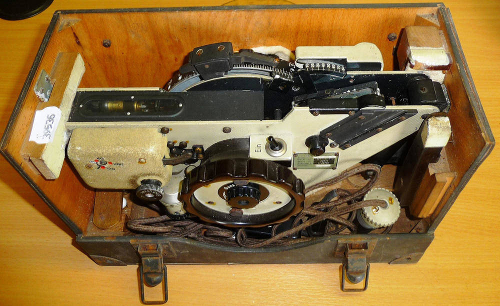 Lot 149 - A Second World War Period Luftwaffe Battery Electric Aircraft Octant, with bakelite knob, set...