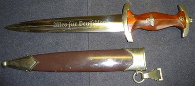 Lot 190 - A German Third Reich SA Dagger, pre-1935, the steel blade etched Alles fur Deutchland, with maker's