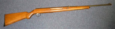 Lot 409 - PURCHASER MUST BE 18 YEARS OR OVER A German Model 50E "Original" .22 Calibre Air Rifle, tap...