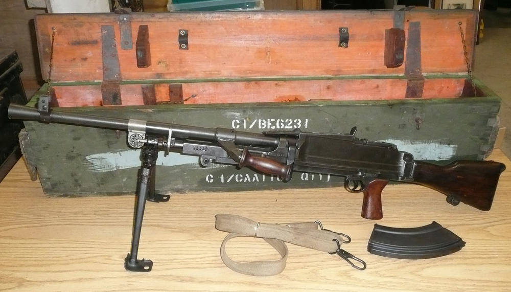 Lot 440 - A Deactivated Inglis Mk2 Bren Light Machine Gun, numbered 13T2186, with webbing strap and magazine