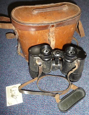 Lot 149 - A Pair of Second World War Leitz 10 X 50 Dienstglas Binoculars, in black enamel with crinkle grips