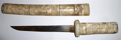 Lot 140 - A Japanese Tanto Dagger, with 19cm single edge steel blade, the sectional bone grip and saya carved