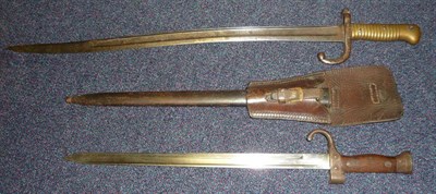 Lot 220 - A French Model 1892 Second Pattern ";Short-Rifle"; Bayonet, the scroll quillon numbered 35982,...