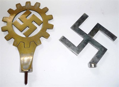 Lot 189 - A German Third Reich `Deutsche Arbeitsfront' Flag Pole/Standard Finial, in the form of the DAF...