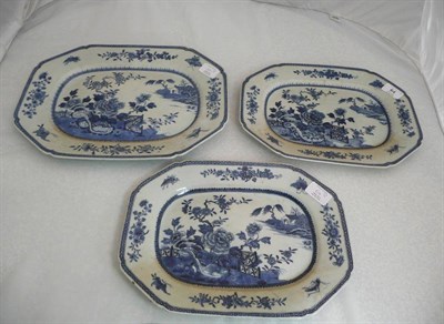 Lot 64 - A Graduated Set of Three Chinese Blue and White Export Porcelain Octagonal Meat Dishes, circa 1770