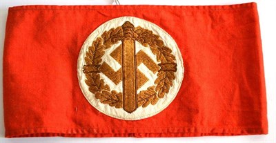 Lot 200 - A German Third Reich SA Sports Armband, in red cotton with applied cream roundel embroidered with a