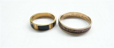 Lot 249 - An 18 Carat Gold Black Enamelled Band Ring, oblongs enamelled with alternating oblongs and dumbbell