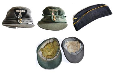 Lot 192 - A Copy of a German Third Reich NCO's M43 Field/Mountain Cap, in green/grey, with horn buttons,...