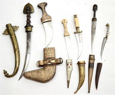 Lot 368 - An Arab Jambiya, with double edge curved steel blade, the horn hilt and leather scabbard with...