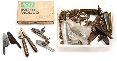 Lot 469 - Accessories, including a bullet mould, a boxed RCBS Precisioneered Ingot Mould, a quantity of...