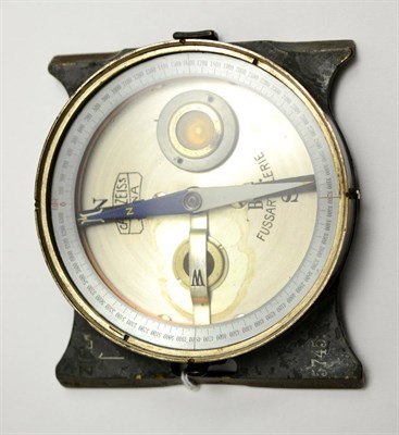 Lot 198 - A First World War German Fussartillerie (Artillery Director) Compass, by Carl Zeiss Jena,...