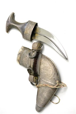 Lot 386 - An Arab Jambiya, the curved steel blade with raised medial ridge, with silver mounted horn grip and