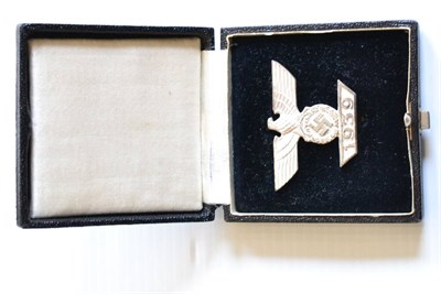 Lot 254 - A German Third Reich Spange to the Iron Cross, First Class, with vertical sword shape pin, in a...