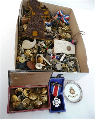 Lot 628 - A Large Quantity of Military and Livery Buttons, cap badges, rank badges etc.