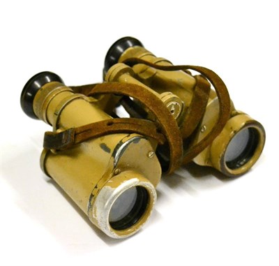 Lot 243 - A Pair of German Third Reich Dienstglas 6x30 Binoculars, with desert camouflage paint, bakelite...