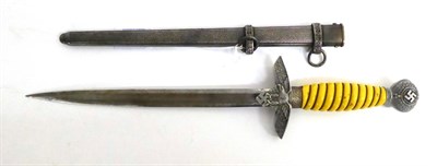 Lot 308 - A German Third Reich Luftwaffe Dagger, Second Pattern,  with unsigned blade, the tang with...