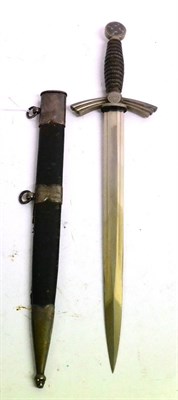 Lot 304A - A German Third Reich Luftwaffe Dagger, First Pattern, with 31cm un-named steel blade, the white...