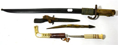 Lot 299 - A First World War German Ersatz Bayonet/Trench Knife, the twin edge blade stamped, ";Gesetzlich...