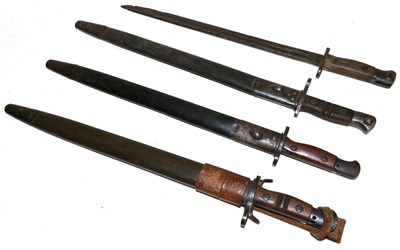 Lot 310 - A British 1907 Pattern Bayonet, by Sanderson, issue marks for '10, with steel mounted leather...