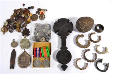 Lot 168 - A Small Quantity of Militaria, including livery buttons, cap and collar badges, a Second World...