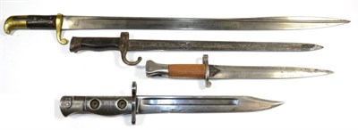 Lot 334 - A Victorian 1855 Pattern Lancaster Sword Bayonet, the quill back steel blade with various...