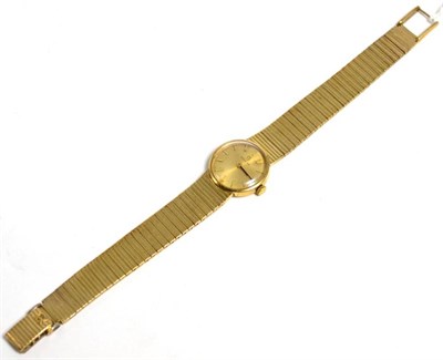 Lot 162 - A lady's 9 carat gold wristwatch