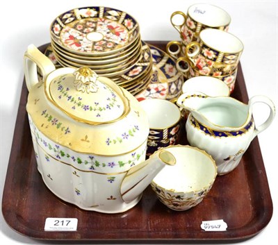 Lot 217 - A group of ceramics including a Worcester tea bowl, Royal Crown Derby, etc