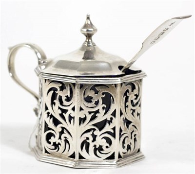 Lot 250 - An early Victorian silver mustard pot, Yapp & Woodward, Birmingham 1846, ocatgonal with...