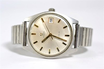 Lot 331 - A stainless steel calendar centre seconds wristwatch, signed Omega, Geneve