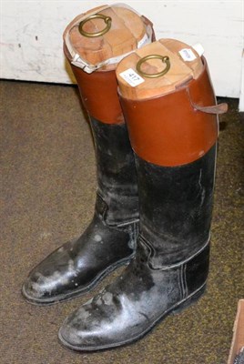 Lot 417 - A pair of black and tan leather hunting boots by Horace Batten, Market Harborough (approximate size