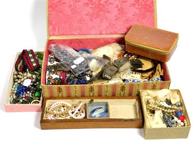 Lot 505 - A collection of costume jewellery