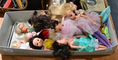 Lot 1035 - Twelve assorted Sindy dolls, various ages, some clothed, also accessories and costume