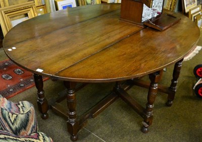 Lot 1541 - A reproduction oak wake or dining table