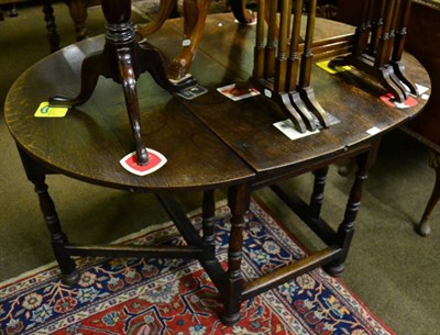 Lot 1582 - An early 18th century oak gateleg table on turned supports