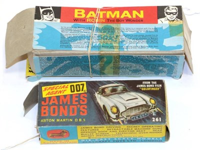 Lot 3318 - Corgi 261 James Bond Aston Martin DB5 (E, with two spare men, lapel badge and instructions, box...