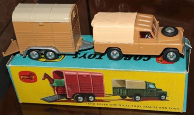 Lot 3326 - Corgi Gift Set No.2 Land Rover With Rice's Pony Trailer And Pony fawn (E-G box G-E)