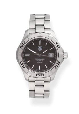 Lot 2252 - A Stainless Steel Automatic Calendar Centre Seconds Wristwatch, signed Tag Heuer, model:...