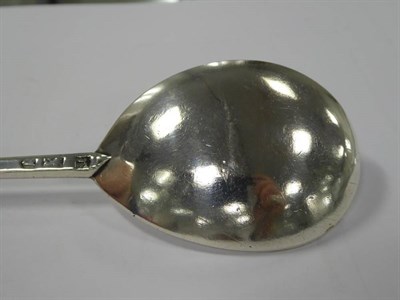Lot 2327 - An Elizabeth I Silver Seal Top Spoon, maker's mark IF, possibly for Jasper Fysher, London 1568,...