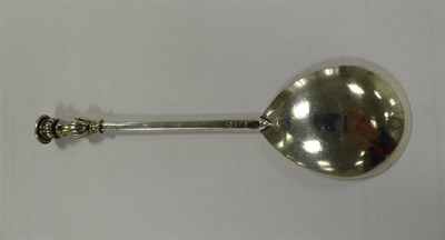 Lot 2327 - An Elizabeth I Silver Seal Top Spoon, maker's mark IF, possibly for Jasper Fysher, London 1568,...